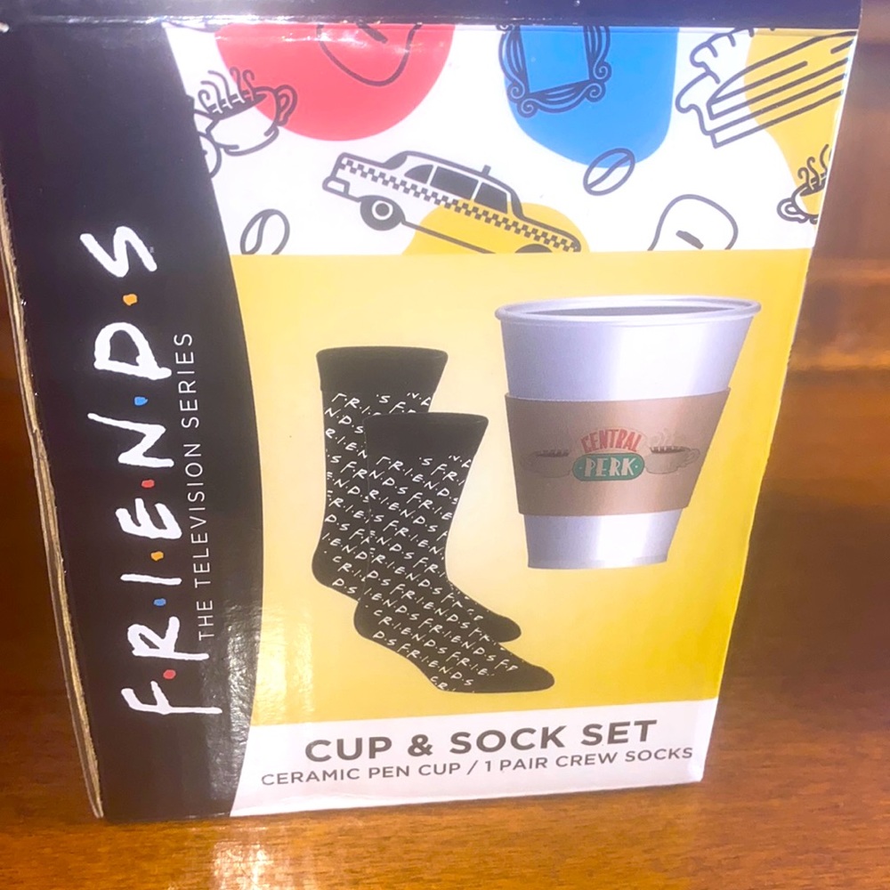 Friends cup and sock set